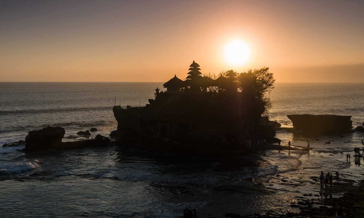 SUNSET AT TANAH LOT TEMPLE | FLOATING TEMPLE  | SEA TEMPLE | BALI INTEREST PLACE | BALI GOLDEN TOUR